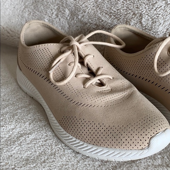 Easy Spirit Sneakers - Picture 2 of 6